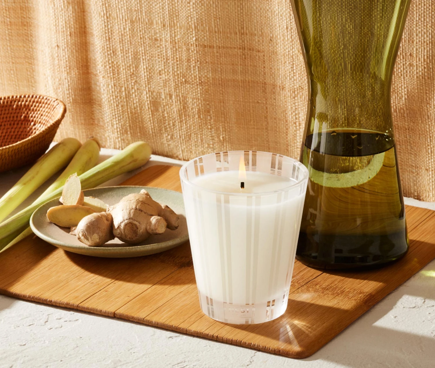 Lemongrass & Ginger Classic Candle 4 Lemongrass & Ginger Classic Candle - Image 2