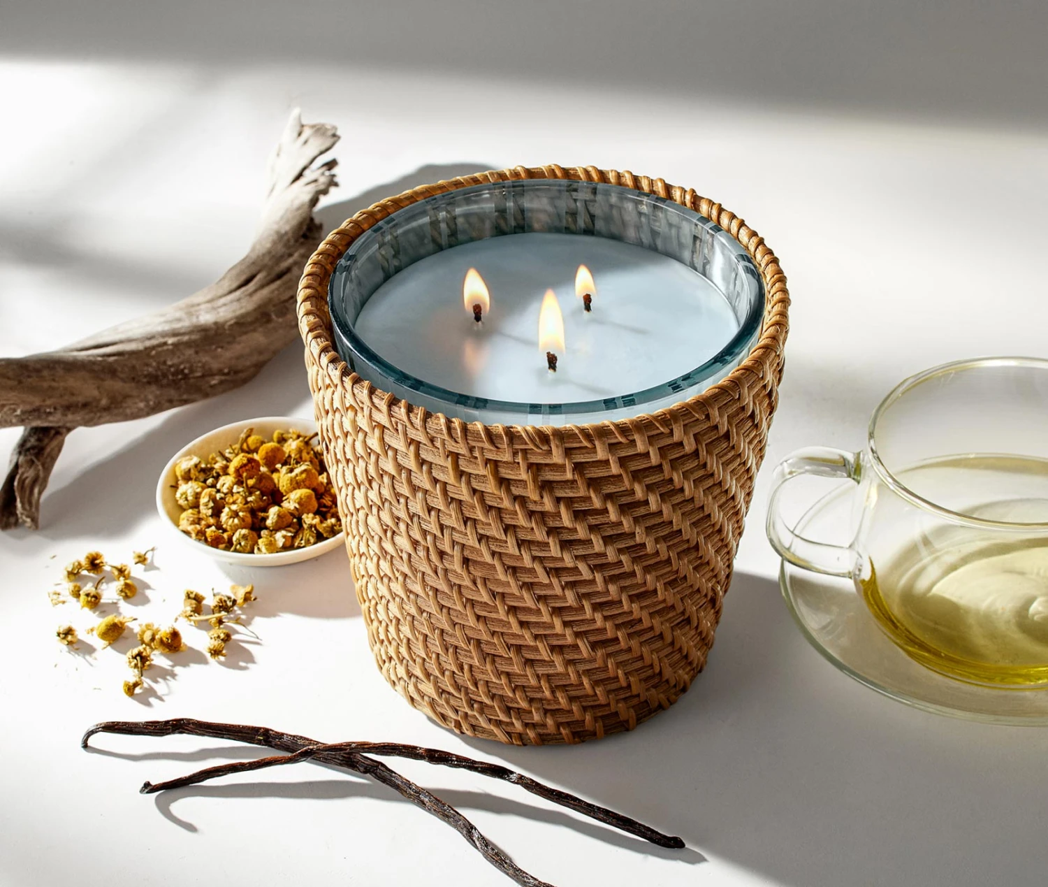 Rattan Driftwood & Chamomile 3-Wick Candle 5 Rattan Driftwood & Chamomile 3-Wick Candle - Image 3